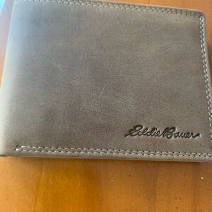 Eddie Brauer Genuine Leather MensWallet